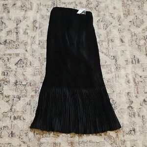 Black Midi Trumpet Skirt with Pleated Design for Cocktail